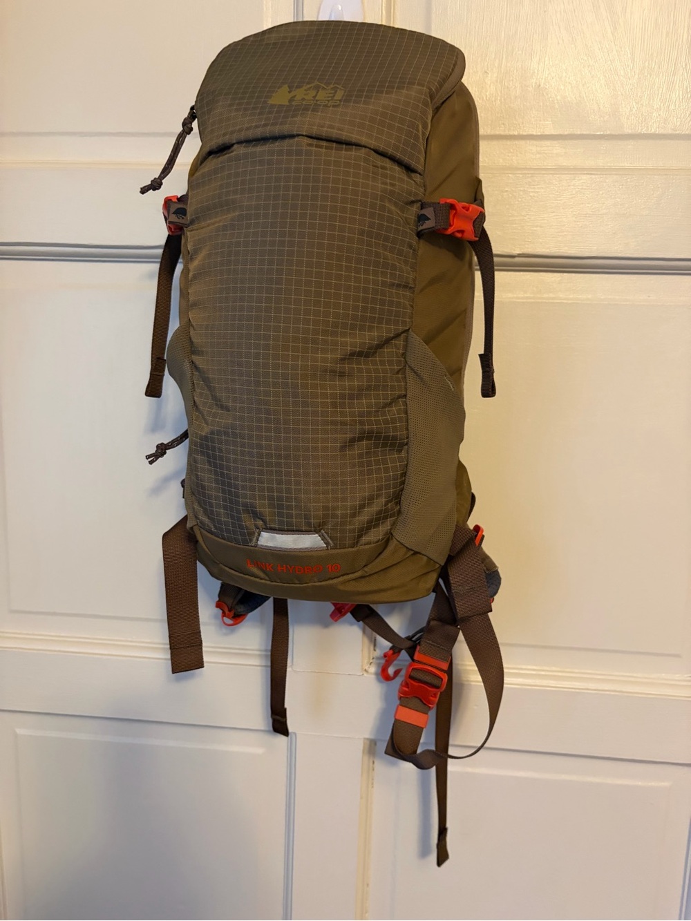 Link Men's Hydration Backpack in Olive Green with Orange Accents